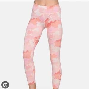 Outdoor Voices Pink Camouflage Print TechSweat Flex 7/8 Leggings Sz.M